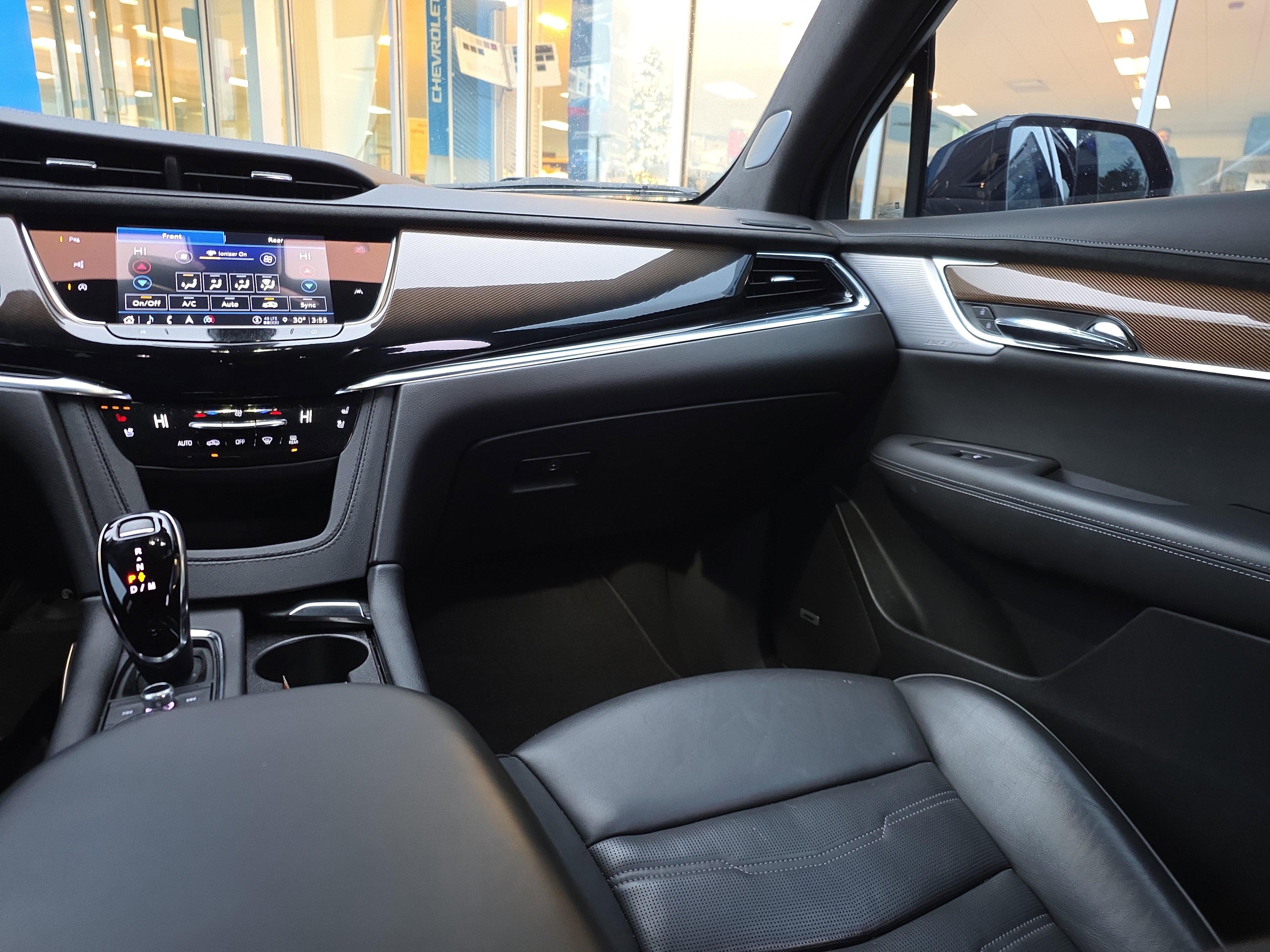 Used 2023 Cadillac XT6 Sport w/ Platinum Package image 31