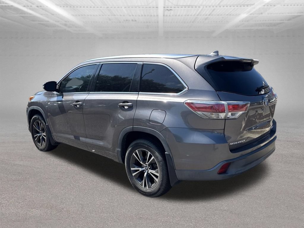 Used 2016 Toyota Highlander XLE AWD/4WD image 4