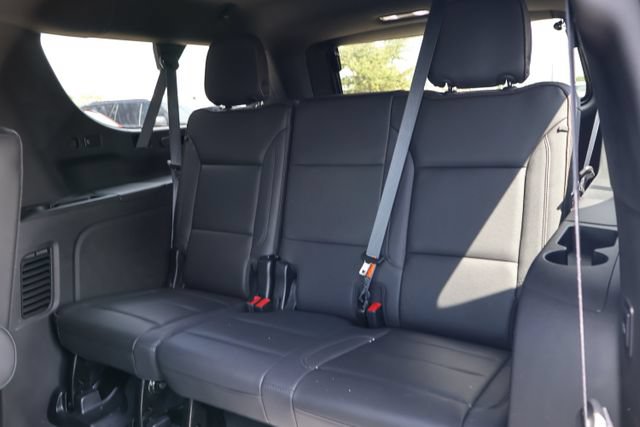 Used 2024 Chevrolet Suburban High Country w/ Premium Package 2 RWD image 9