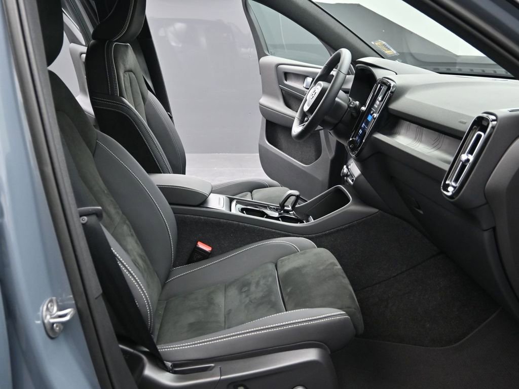 Used 2023 Volvo XC40 Recharge Plus image 20