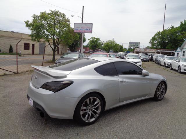 Used 2010 Hyundai Genesis 3.8 RWD image 5