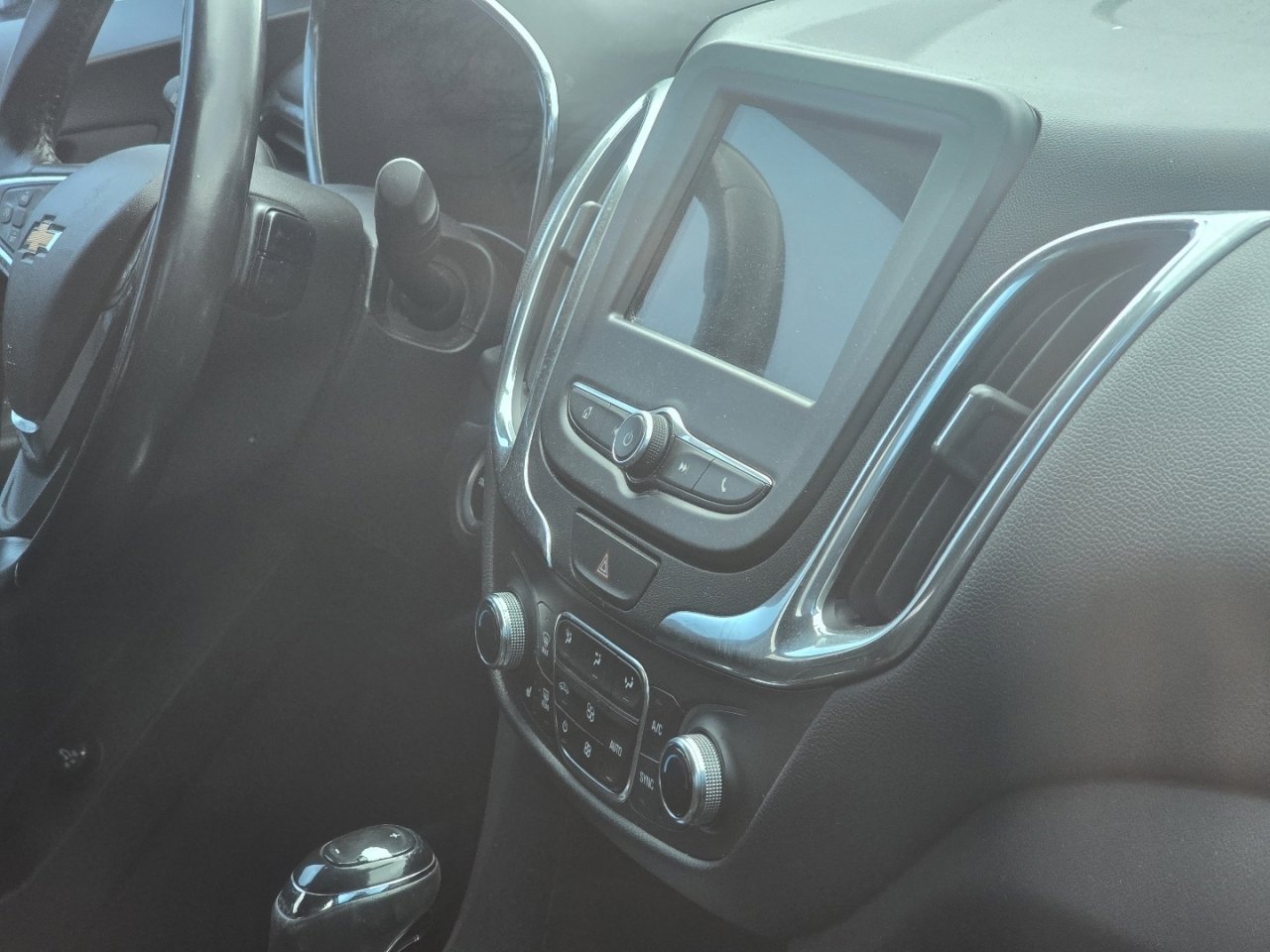 Used 2019 Chevrolet Equinox LT image 18