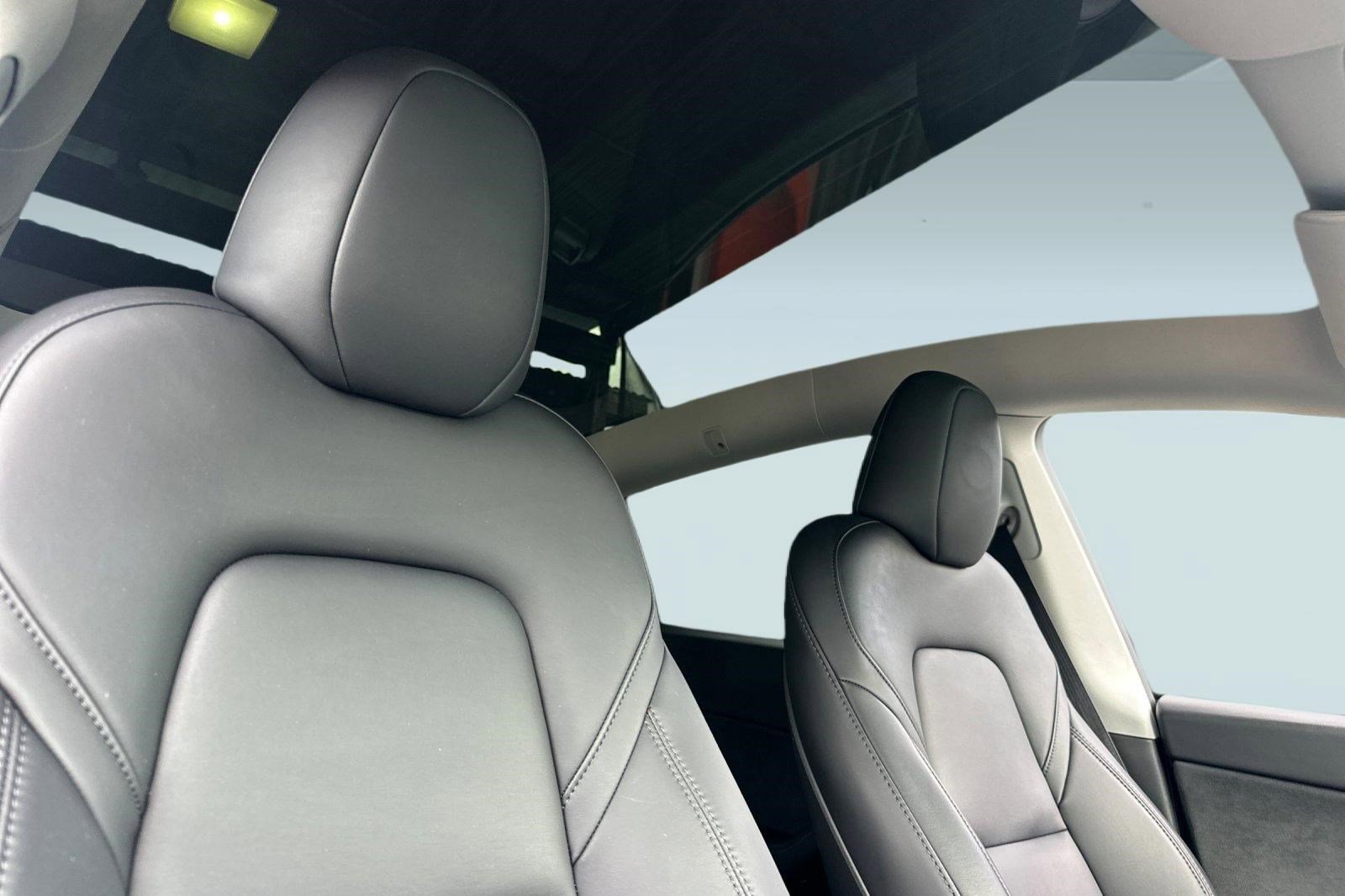 Used 2025 Tesla Model Y Long Range RWD image 14