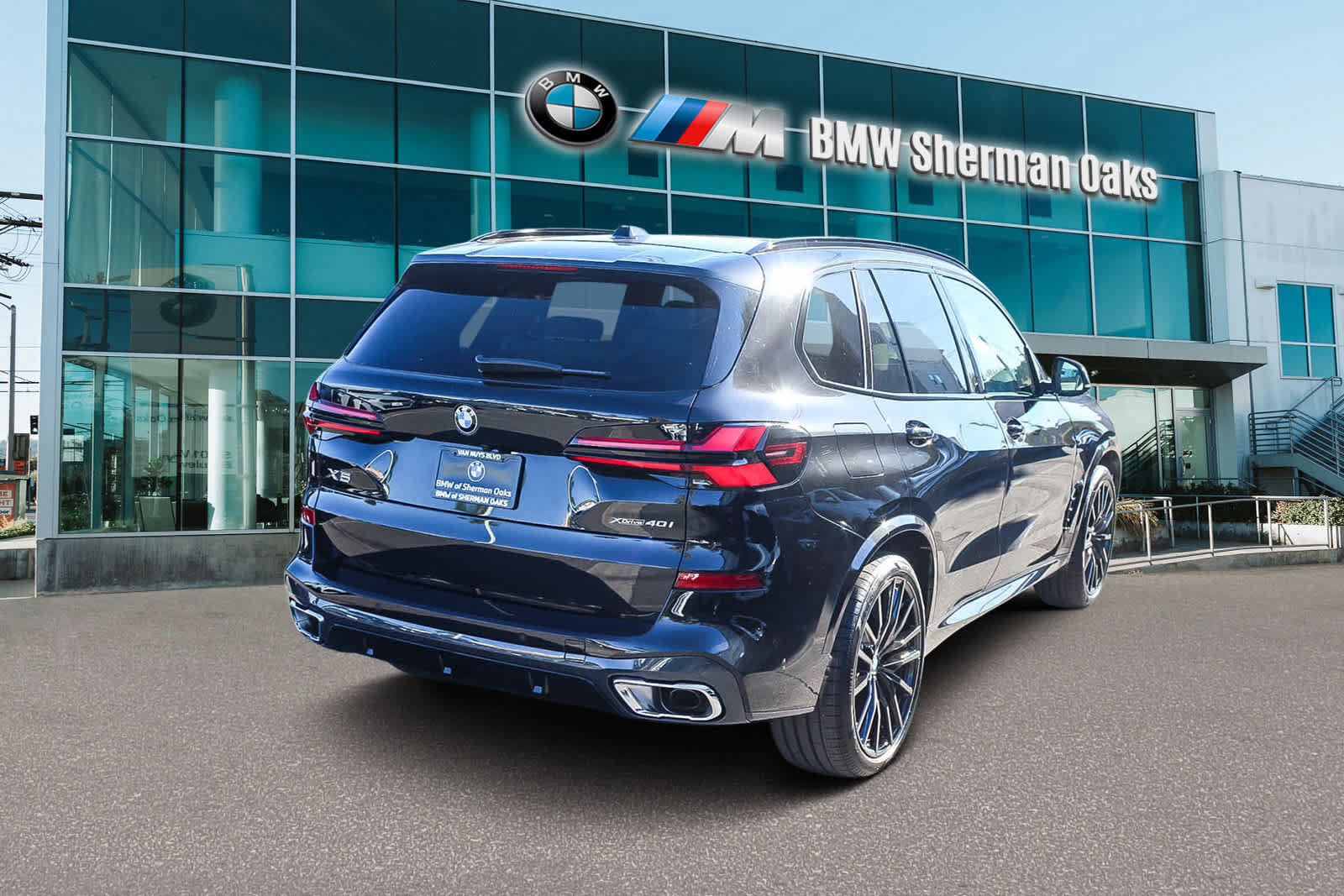 Used 2026 BMW X5 xDrive40i w/ M Sport Package AWD/4WD image 4