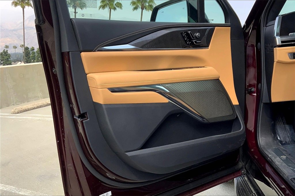 New 2025 Cadillac Escalade IQ Sport 2 w/ LPO, ONYX Package image 11