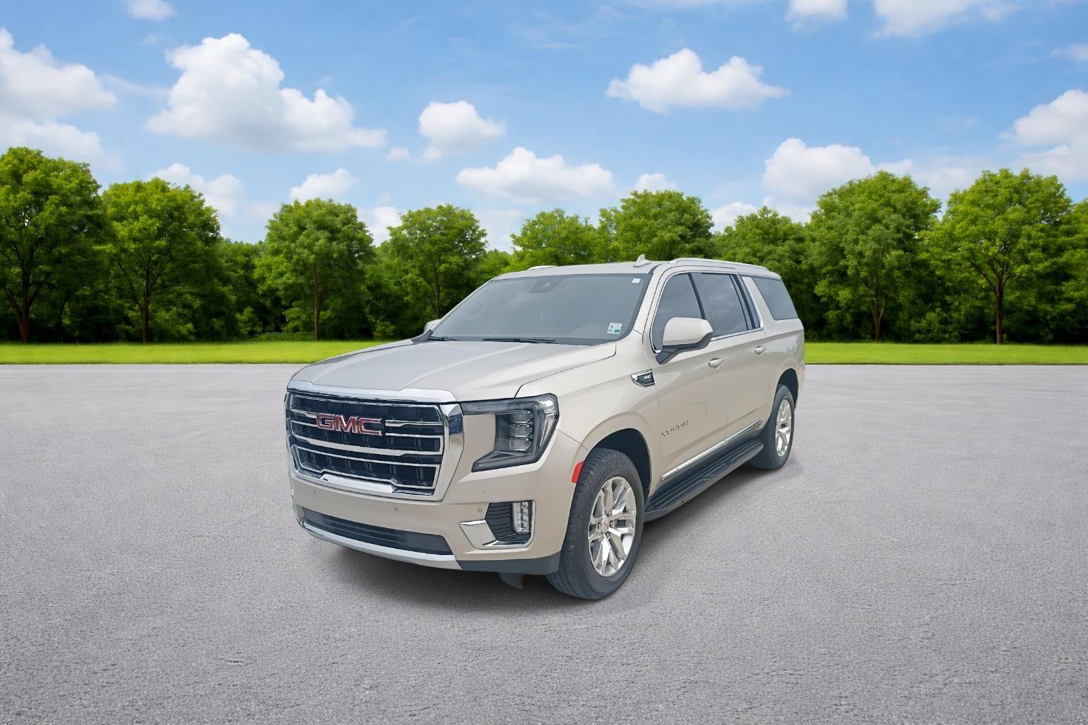 Used 2023 GMC Yukon XL SLT w/ LPO, Floor Liner Package RWD image 3