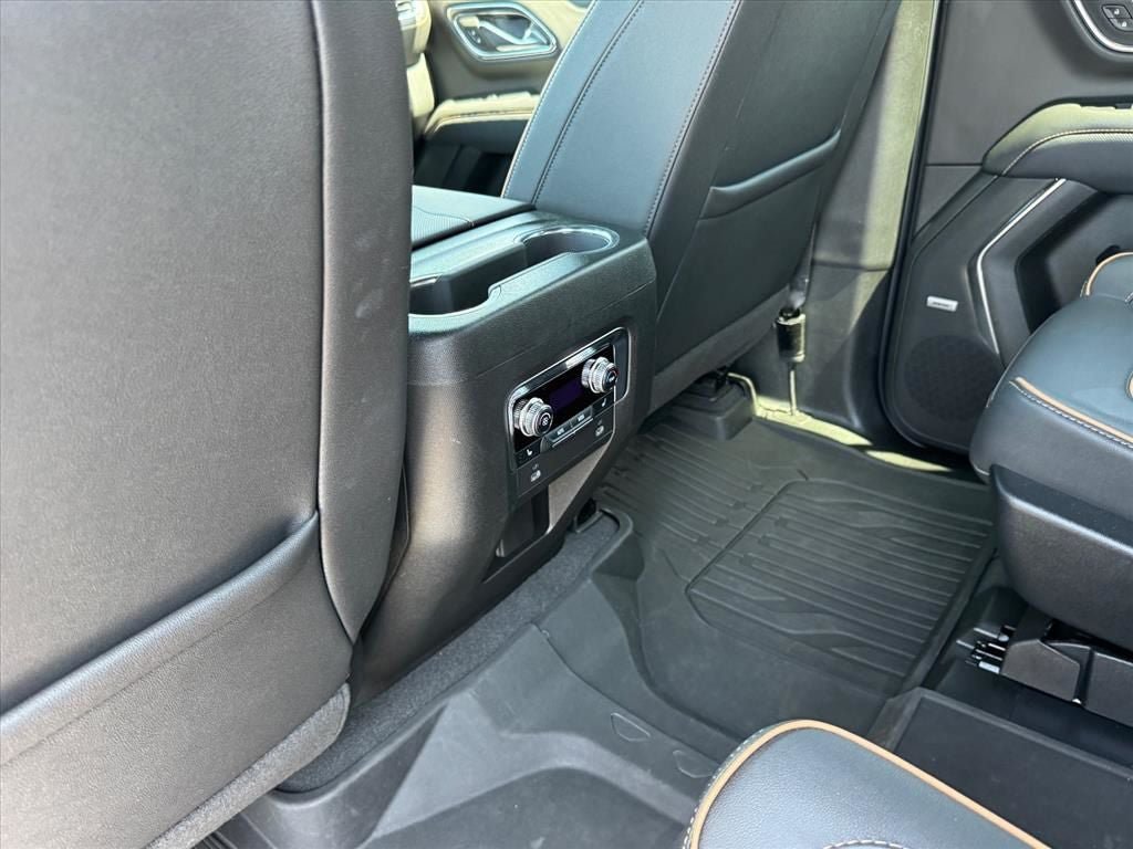 Used 2023 GMC Yukon XL AT4 w/ Technology Package AWD/4WD image 17