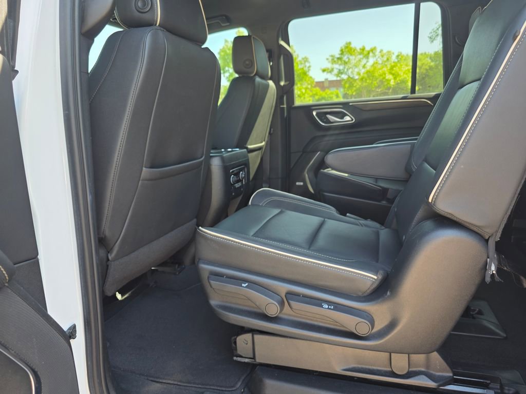 Used 2023 Chevrolet Suburban Premier image 30