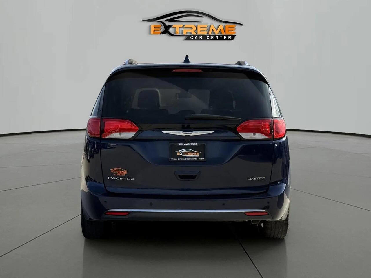 Used 2017 Chrysler Pacifica Limited w/ Tire & Wheel Group FWD image 5