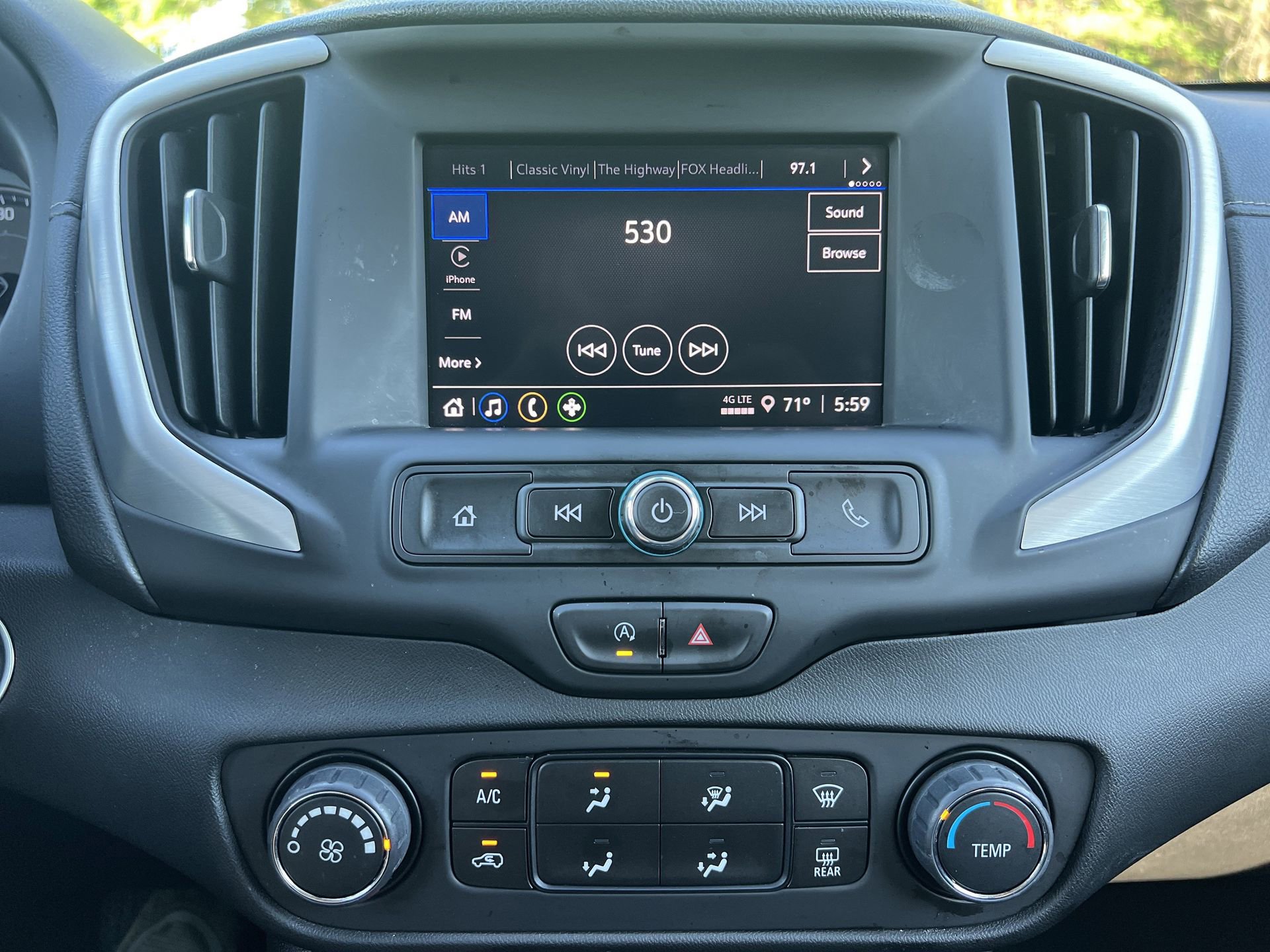 Used 2024 GMC Terrain SLE FWD image 4