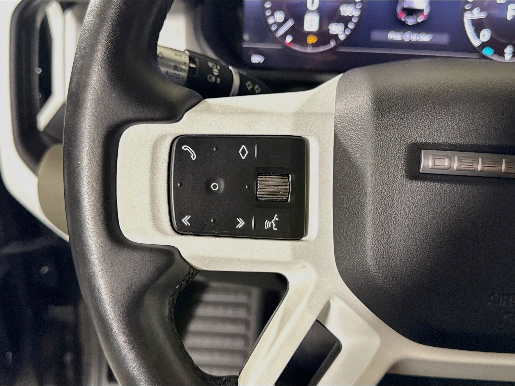 Used 2020 Land Rover Defender 110 SE AWD/4WD image 14