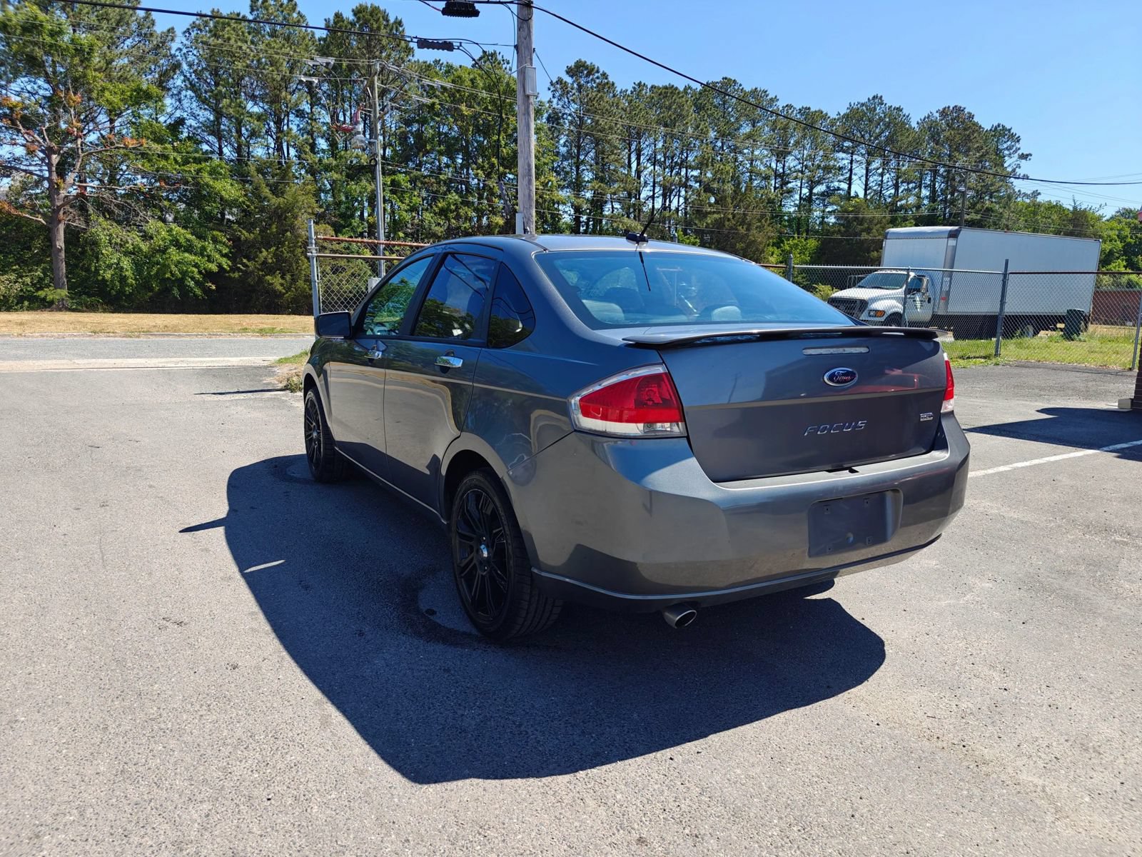 Used 2010 Ford Focus SEL FWD image 3