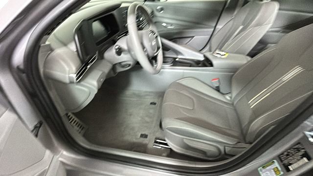 Certified 2025 Hyundai Elantra Sport FWD image 12