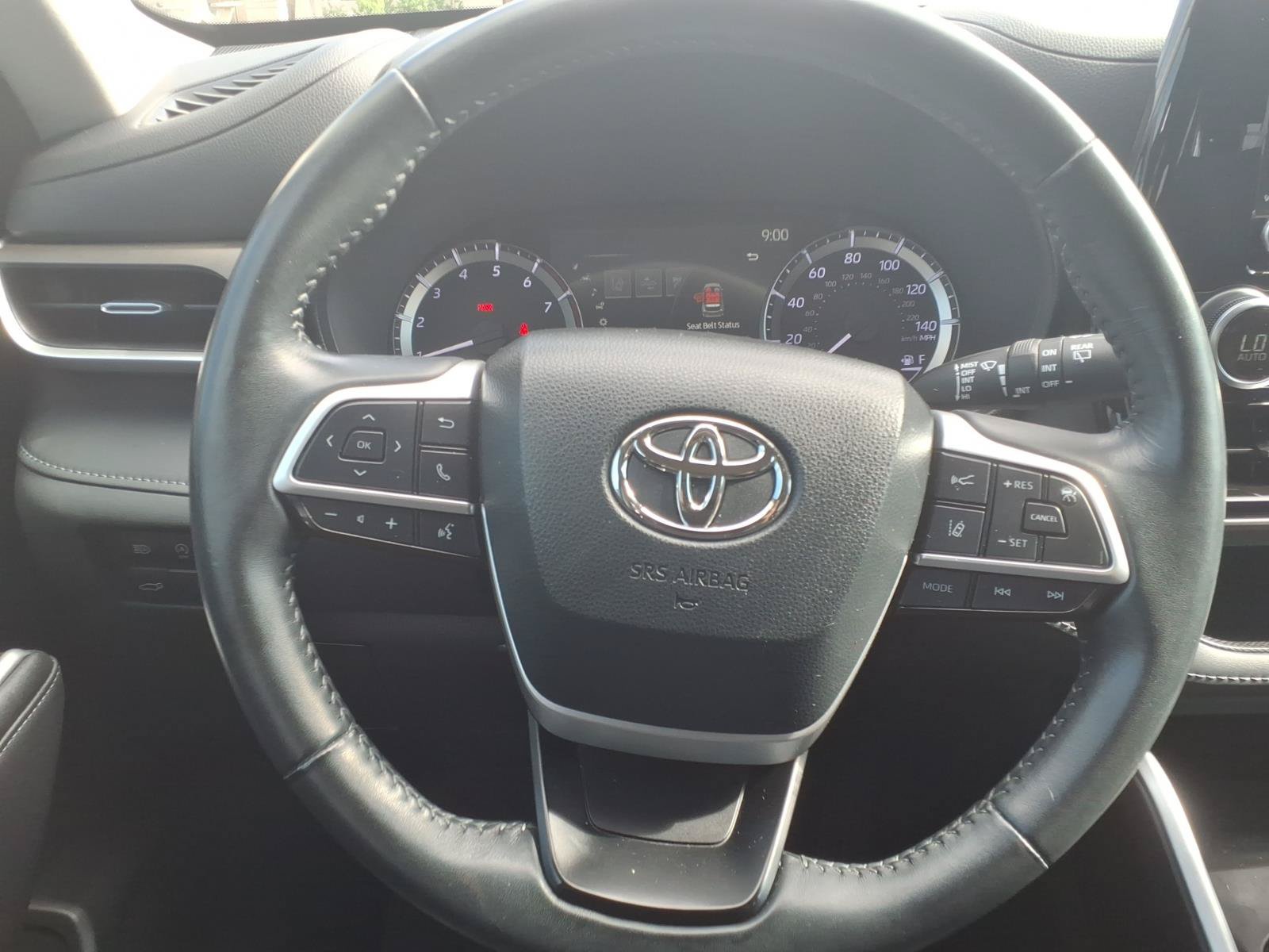 Used 2023 Toyota Highlander LE FWD image 12