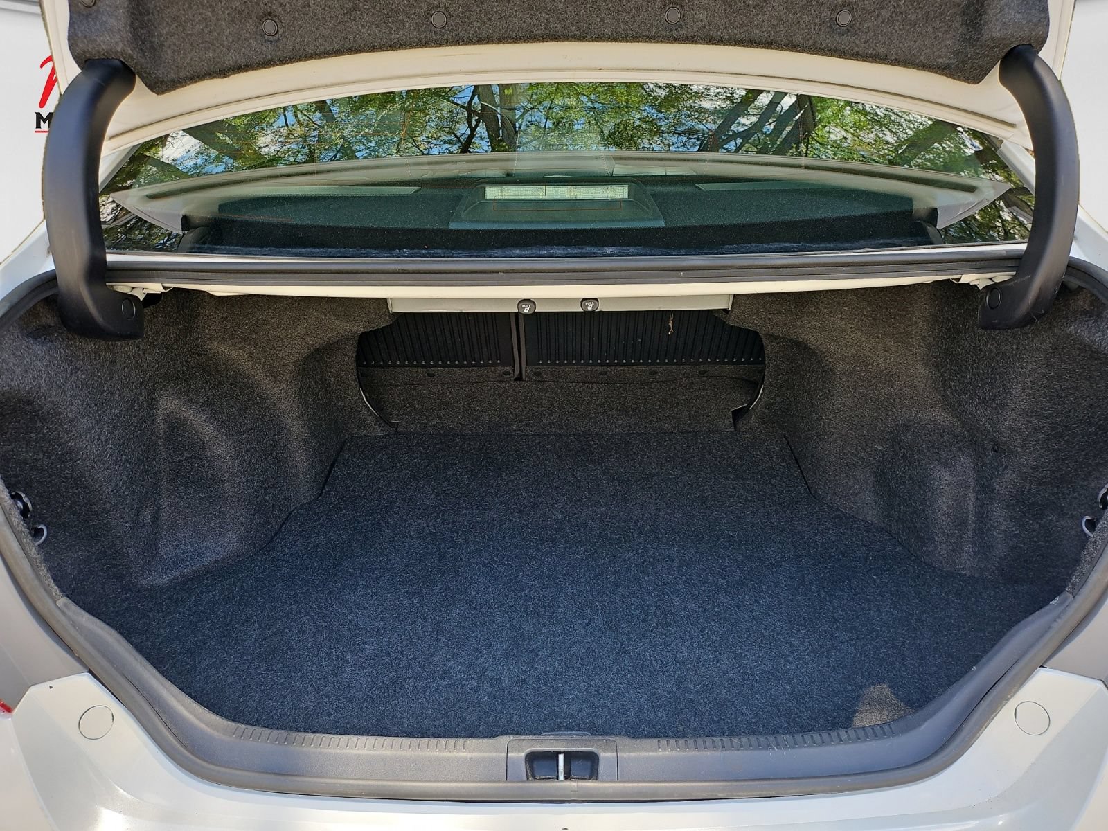 Used 2015 Toyota Camry SE FWD image 16