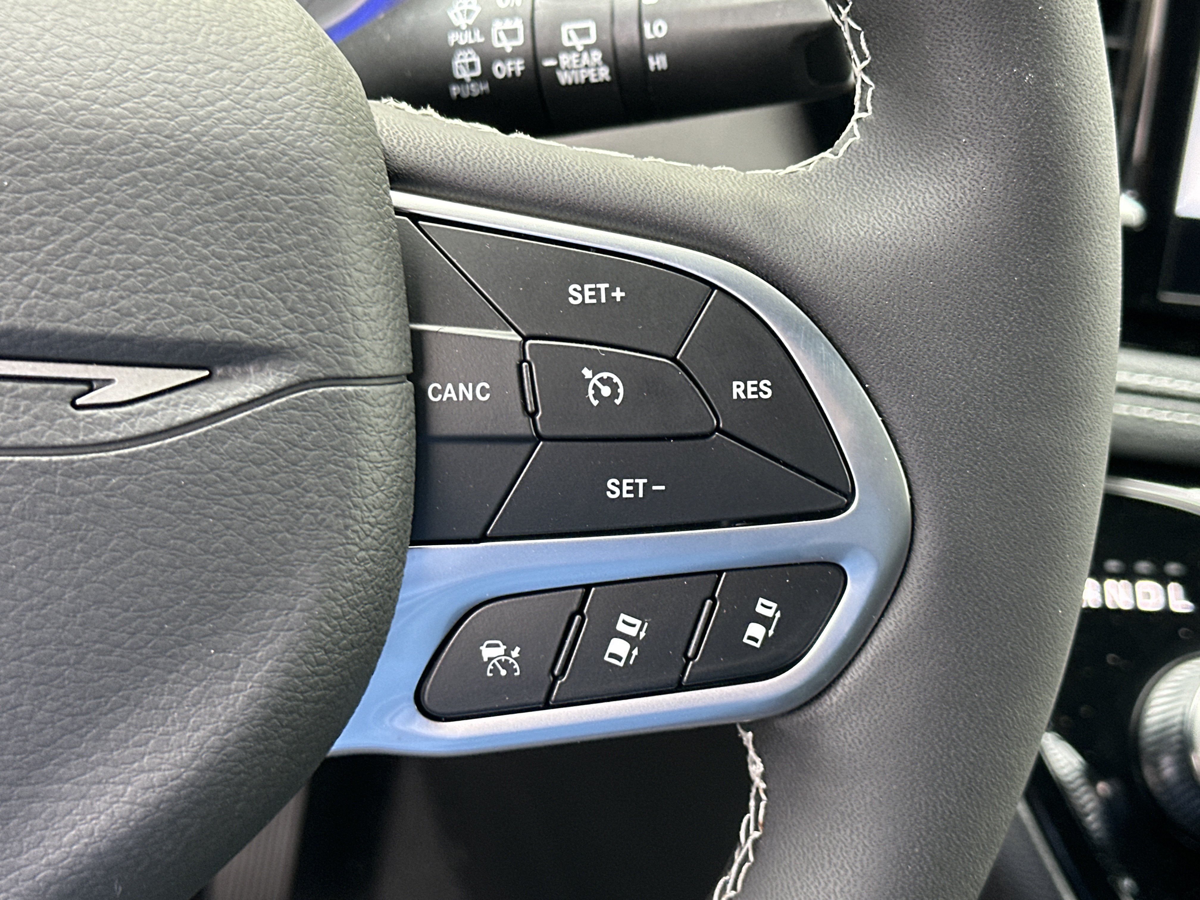 New 2027 Chrysler Pacifica Select FWD image 6