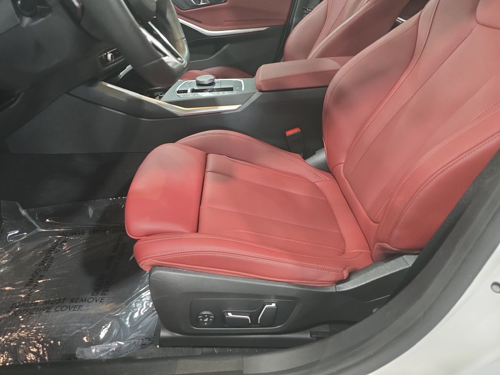 Certified 2025 BMW 330i Sedan w/ M Sport Package RWD image 19