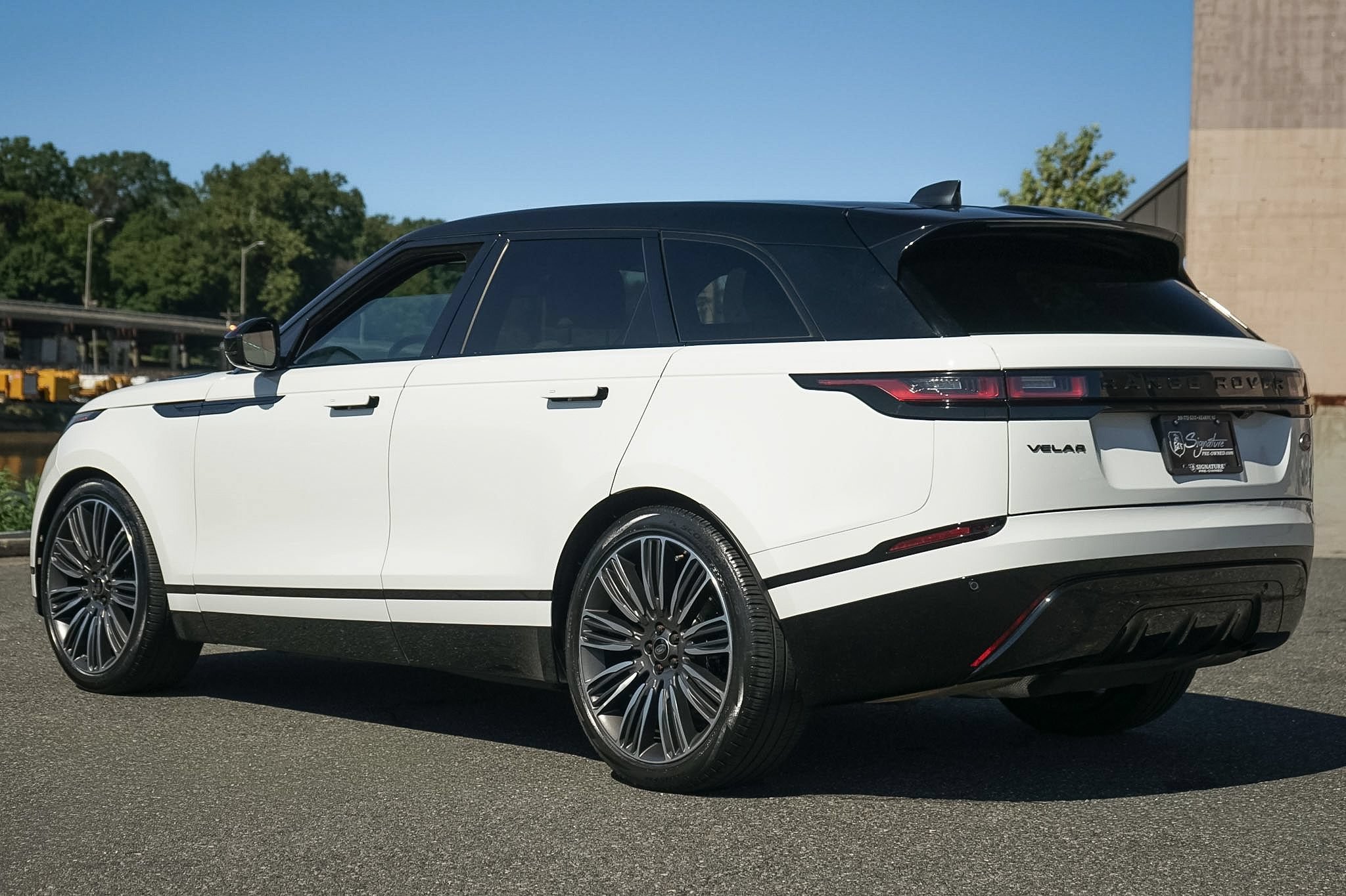 Used 2023 Land Rover Range Rover Velar R-Dynamic S AWD/4WD image 3