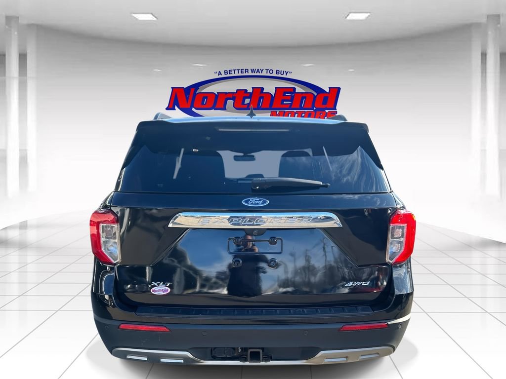 Used 2022 Ford Explorer XLT w/ Equipment Group 202A image 4