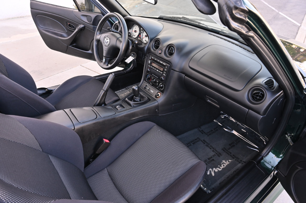 Used 2002 MAZDA MX-5 Miata RWD image 19