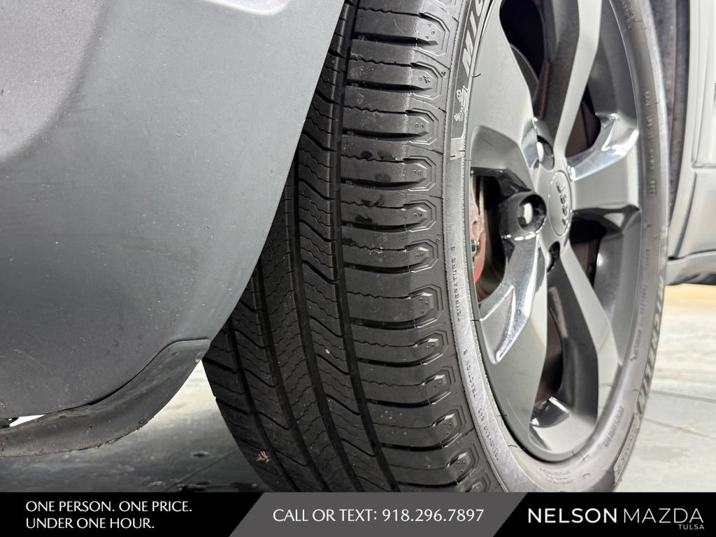 Used 2017 Jeep Cherokee Sport FWD image 9