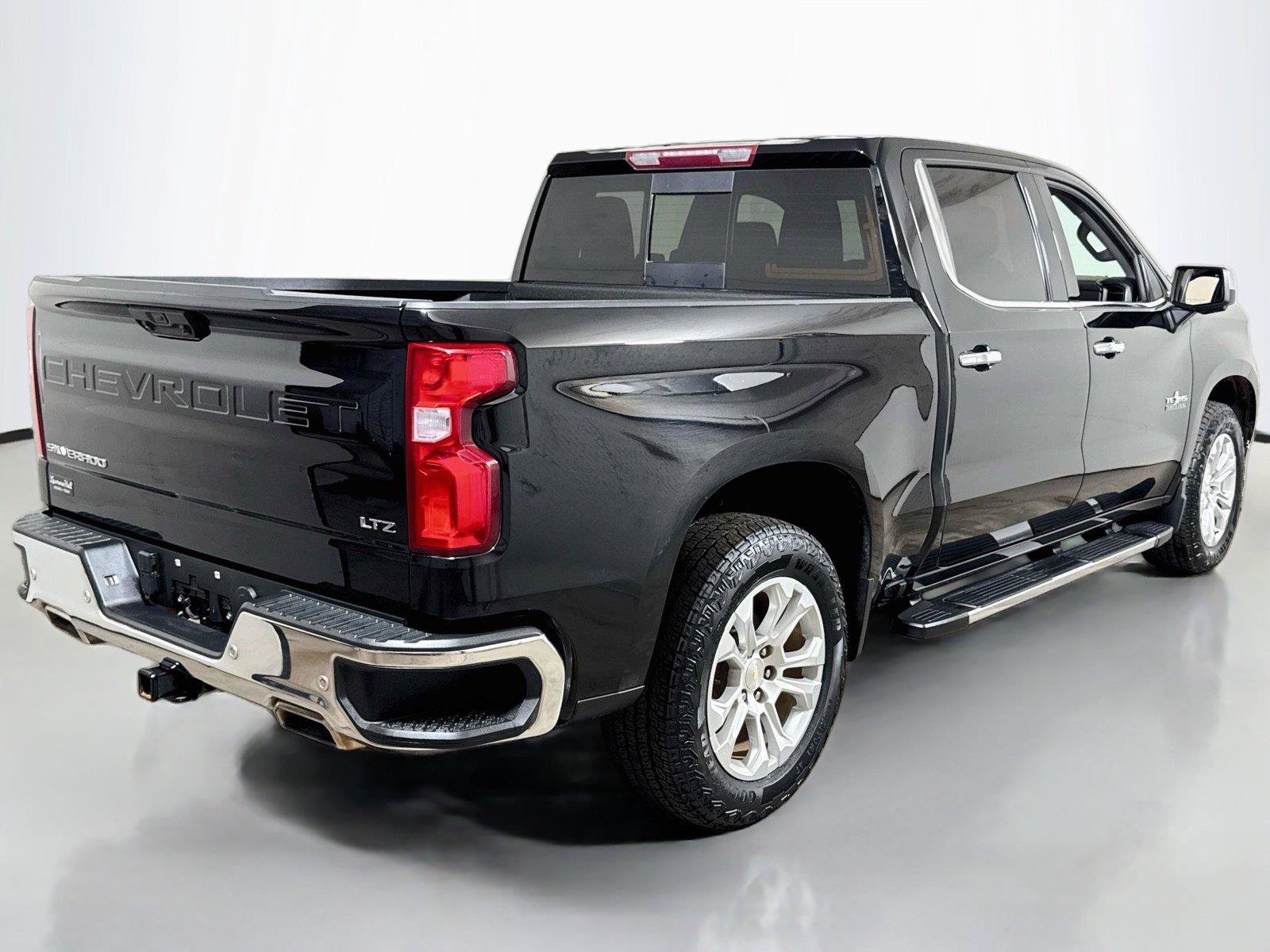 Used 2022 Chevrolet Silverado 1500 LTZ w/ LTZ Convenience Package II AWD/4WD image 4