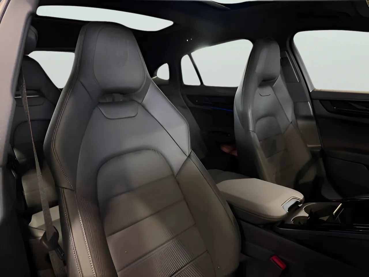 Used 2024 Porsche Panamera image 31