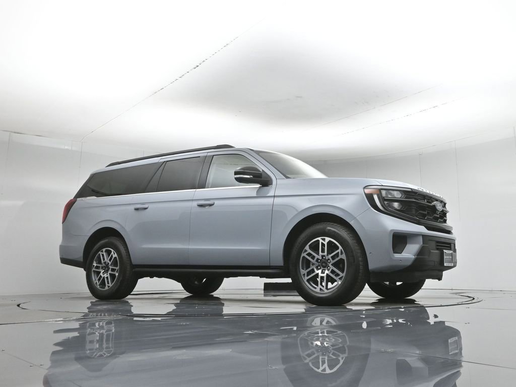 Used 2025 Ford Expedition Max Active RWD image 3