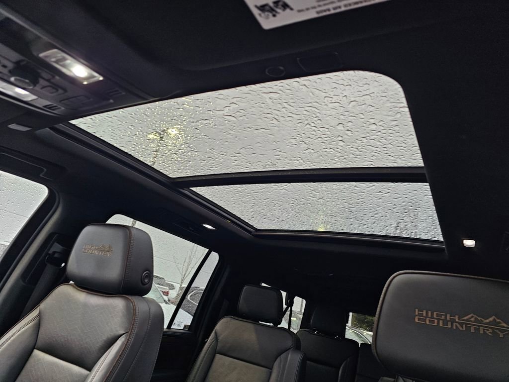 Used 2022 Chevrolet Suburban High Country image 24