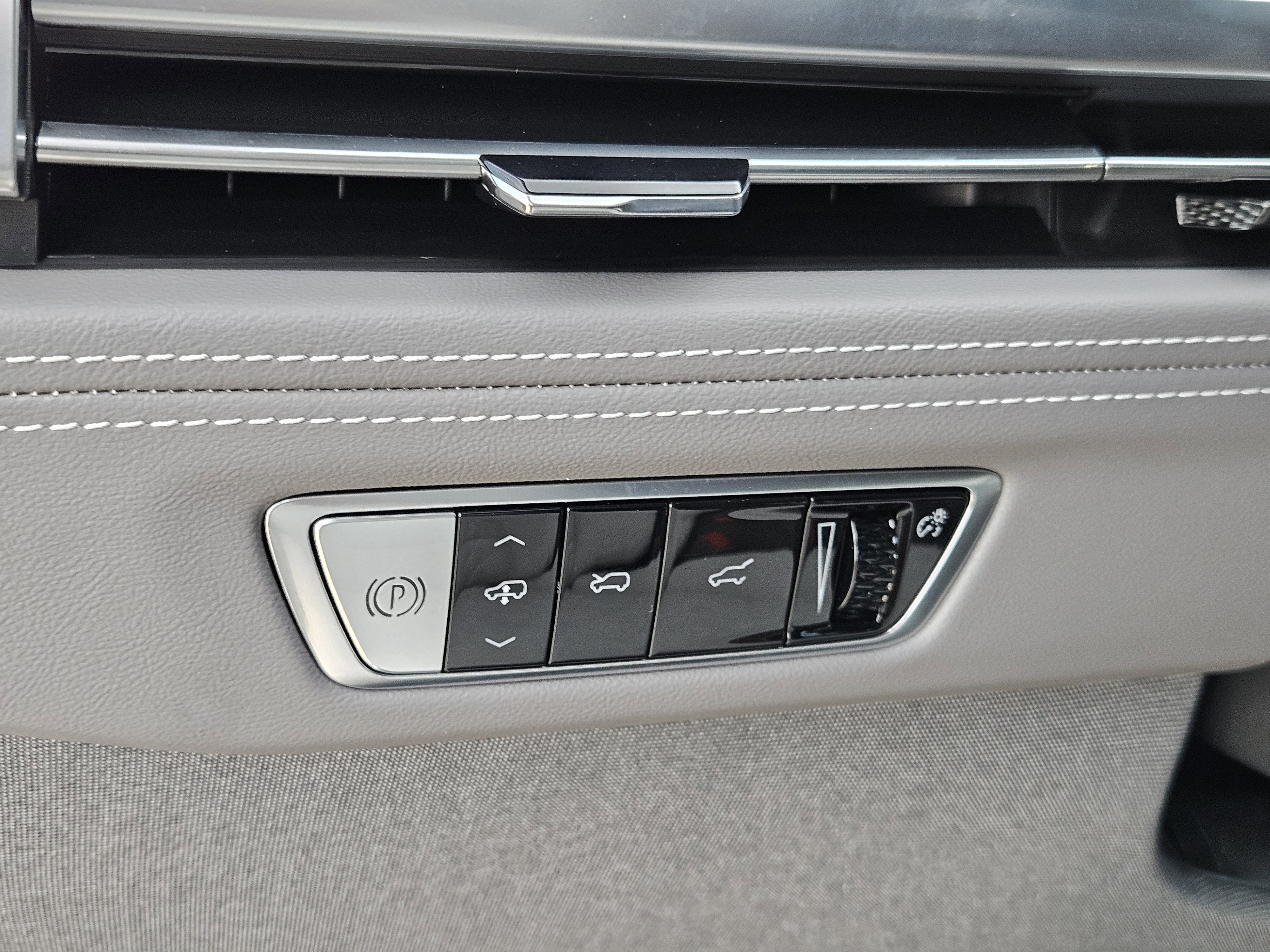 New 2025 Cadillac Lyriq Sport image 24