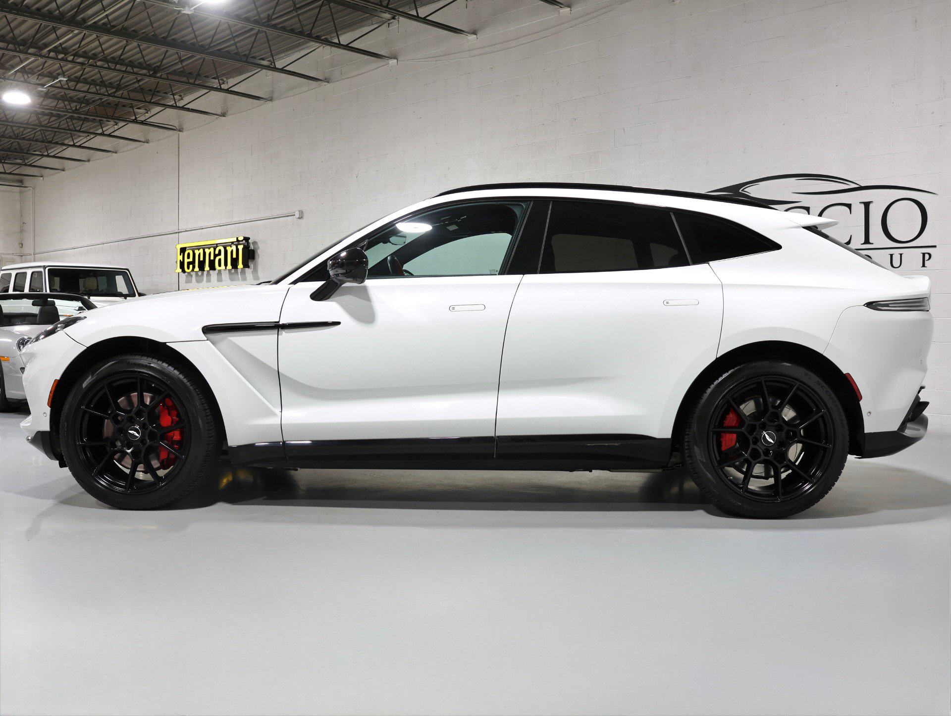 Used 2021 Aston Martin DBX AWD/4WD image 10