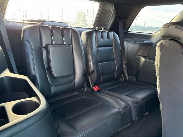 Used 2018 Ford Explorer XLT w/ XLT Appearance Package AWD/4WD image 13