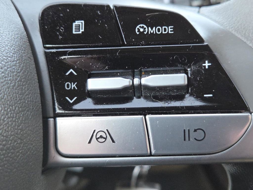 Used 2021 Hyundai Elantra SE image 5