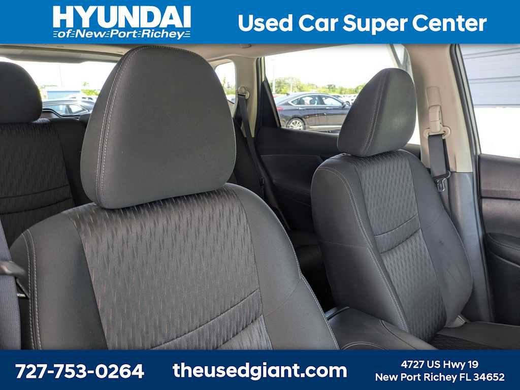 Used 2018 Nissan Rogue SV w/ Premium Package FWD image 6