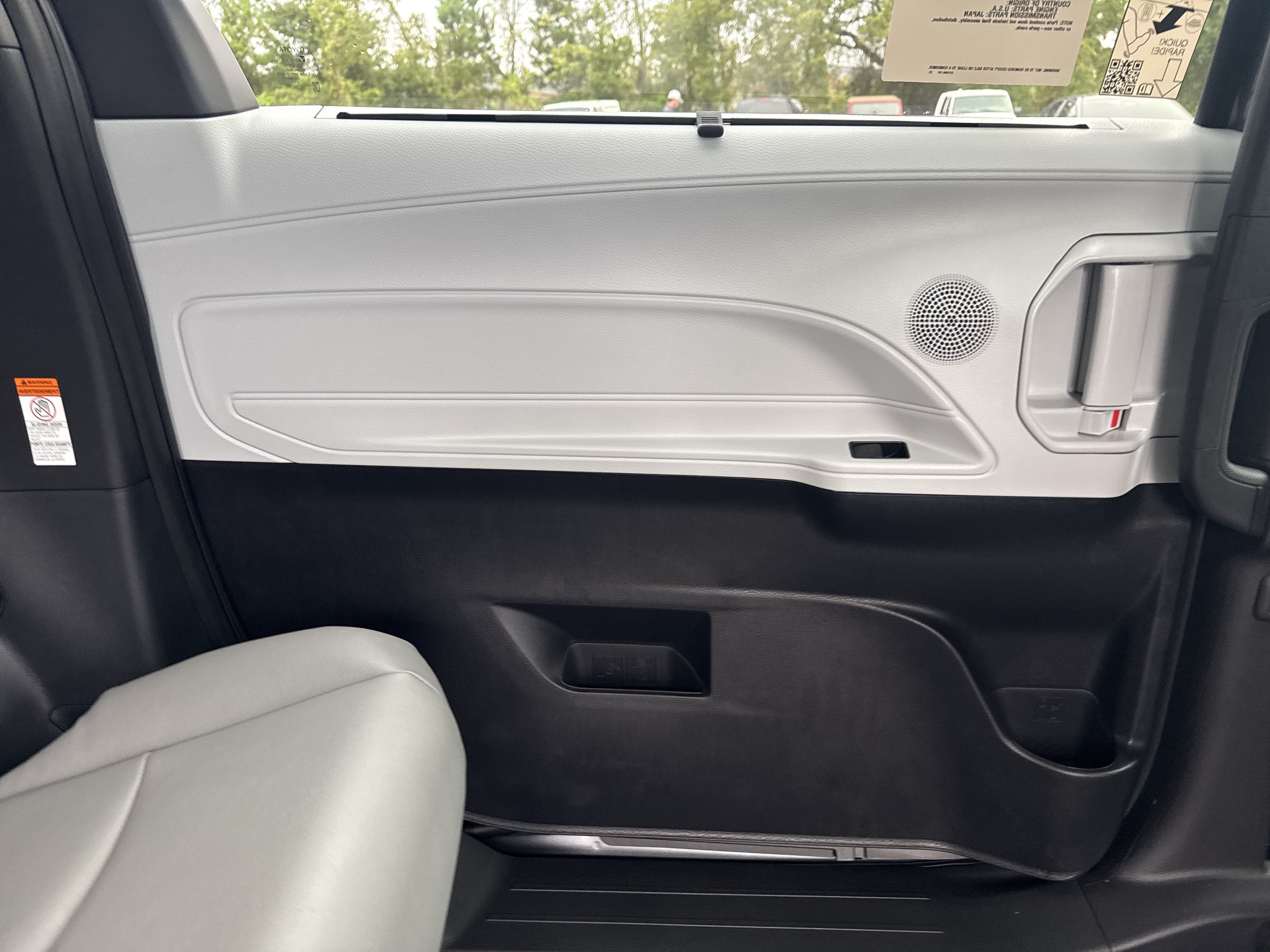 New 2025 Toyota Sienna XLE w/ XLE Plus Package FWD image 37