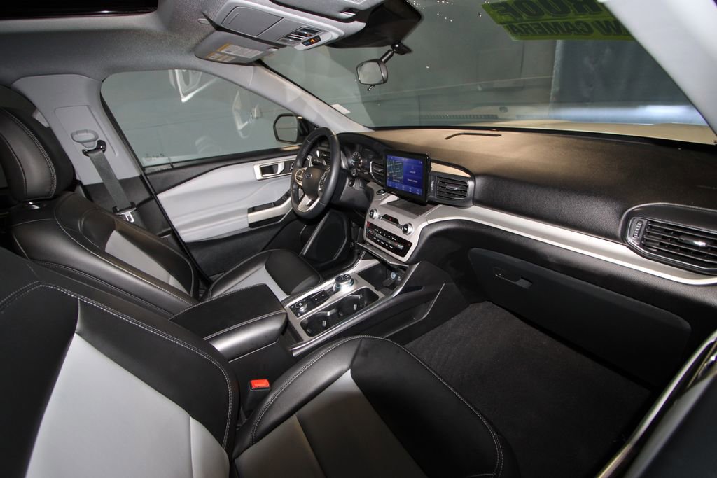 Used 2023 Ford Explorer XLT w/ Equipment Group 202A image 21