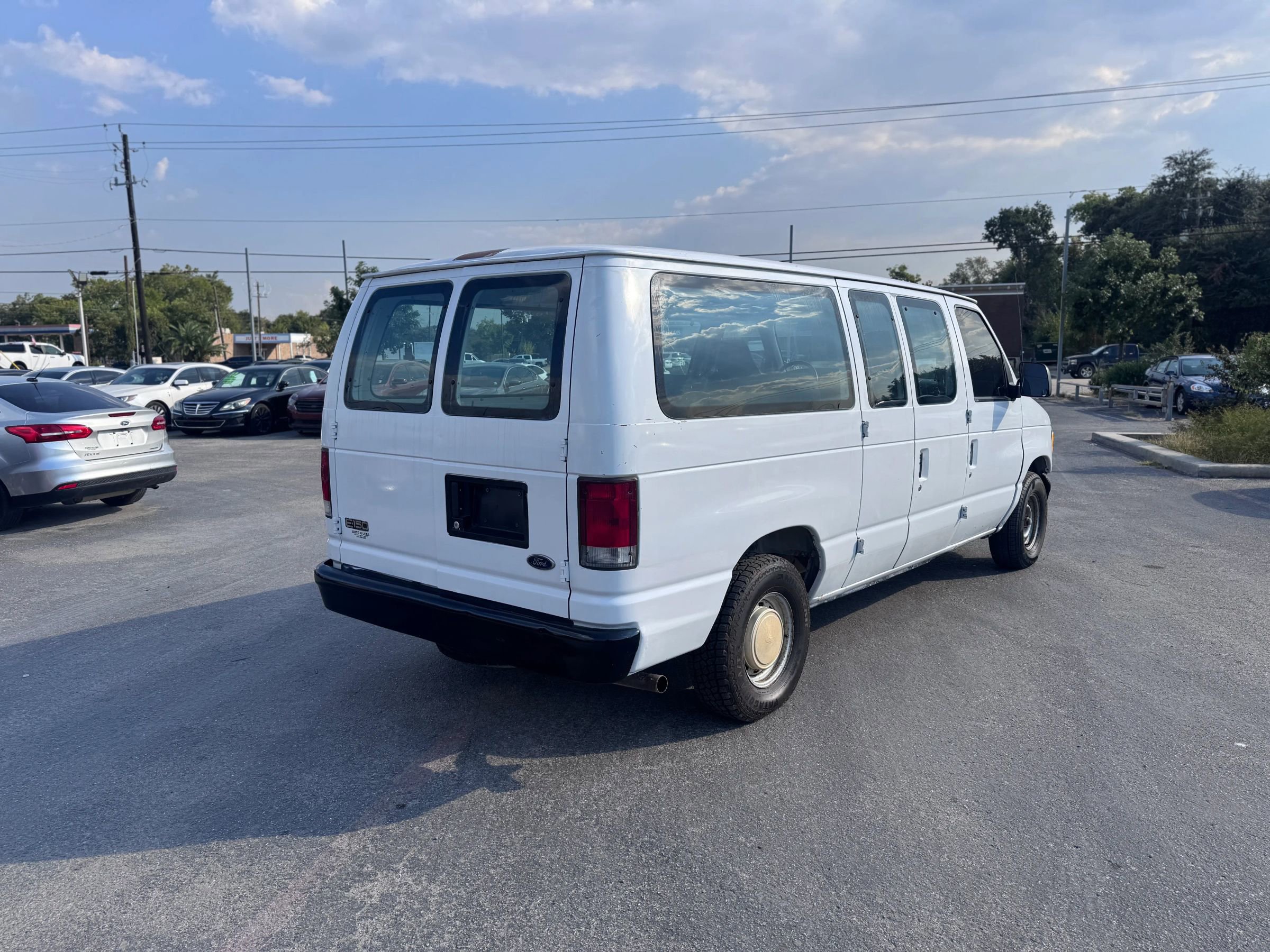Used 2001 Ford E-150 and Econoline 150 image 5