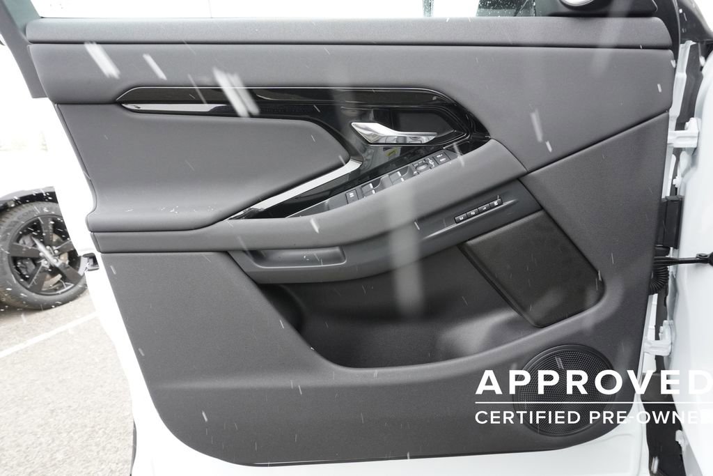 Used 2026 Land Rover Range Rover Evoque S image 17