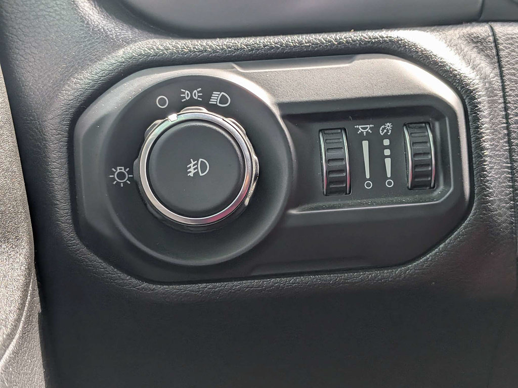 Certified 2021 Jeep Wrangler Sport AWD/4WD image 17
