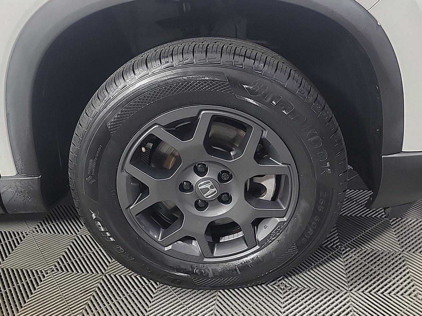 Certified 2023 Honda Pilot TrailSport image 3