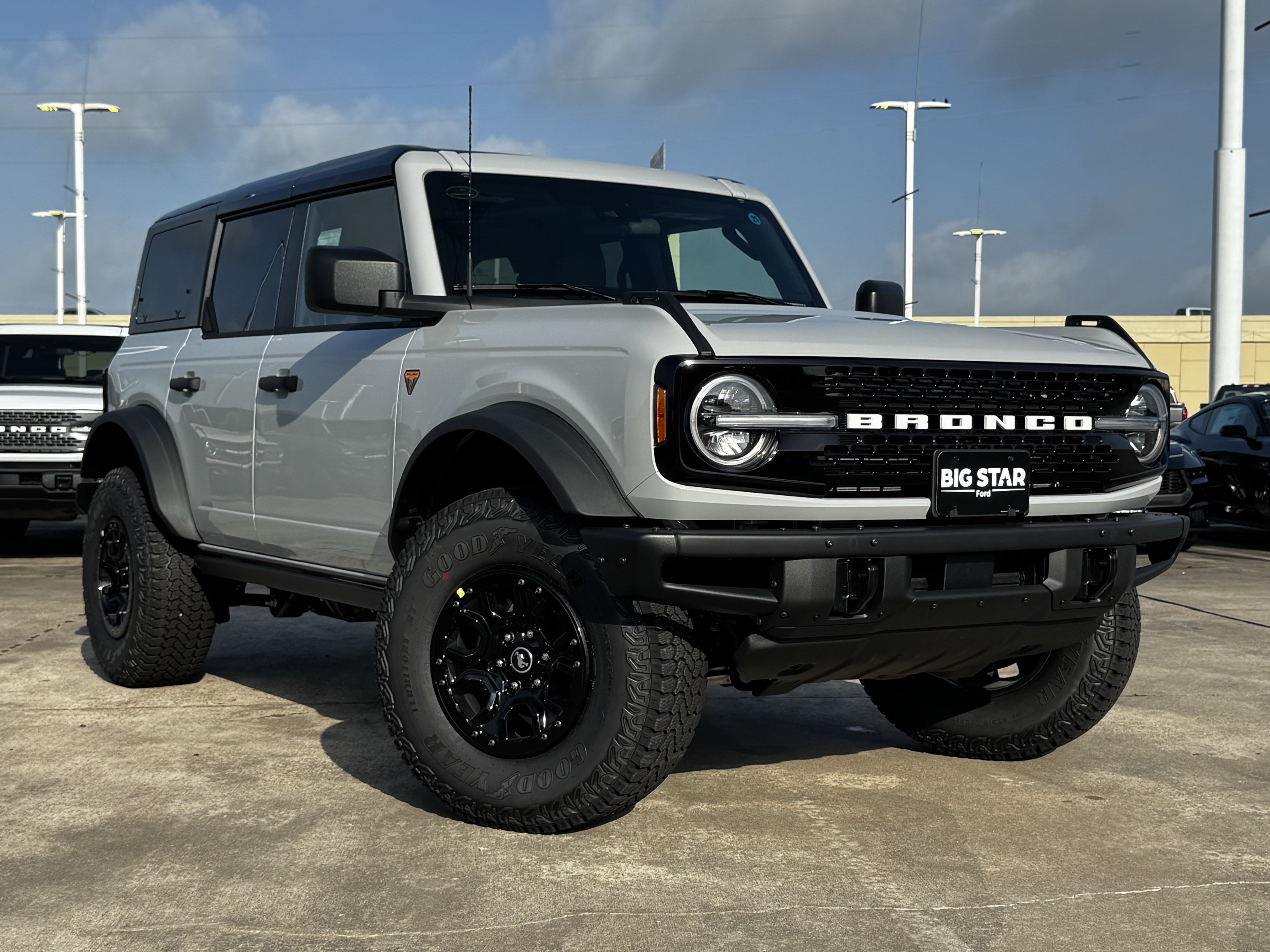 New 2026 Ford Bronco Badlands w/ Sasquatch Package AWD/4WD video 2