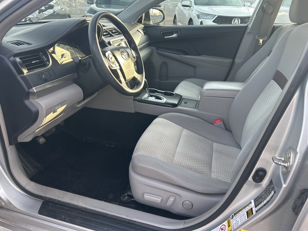 Used 2013 Toyota Camry LE image 15