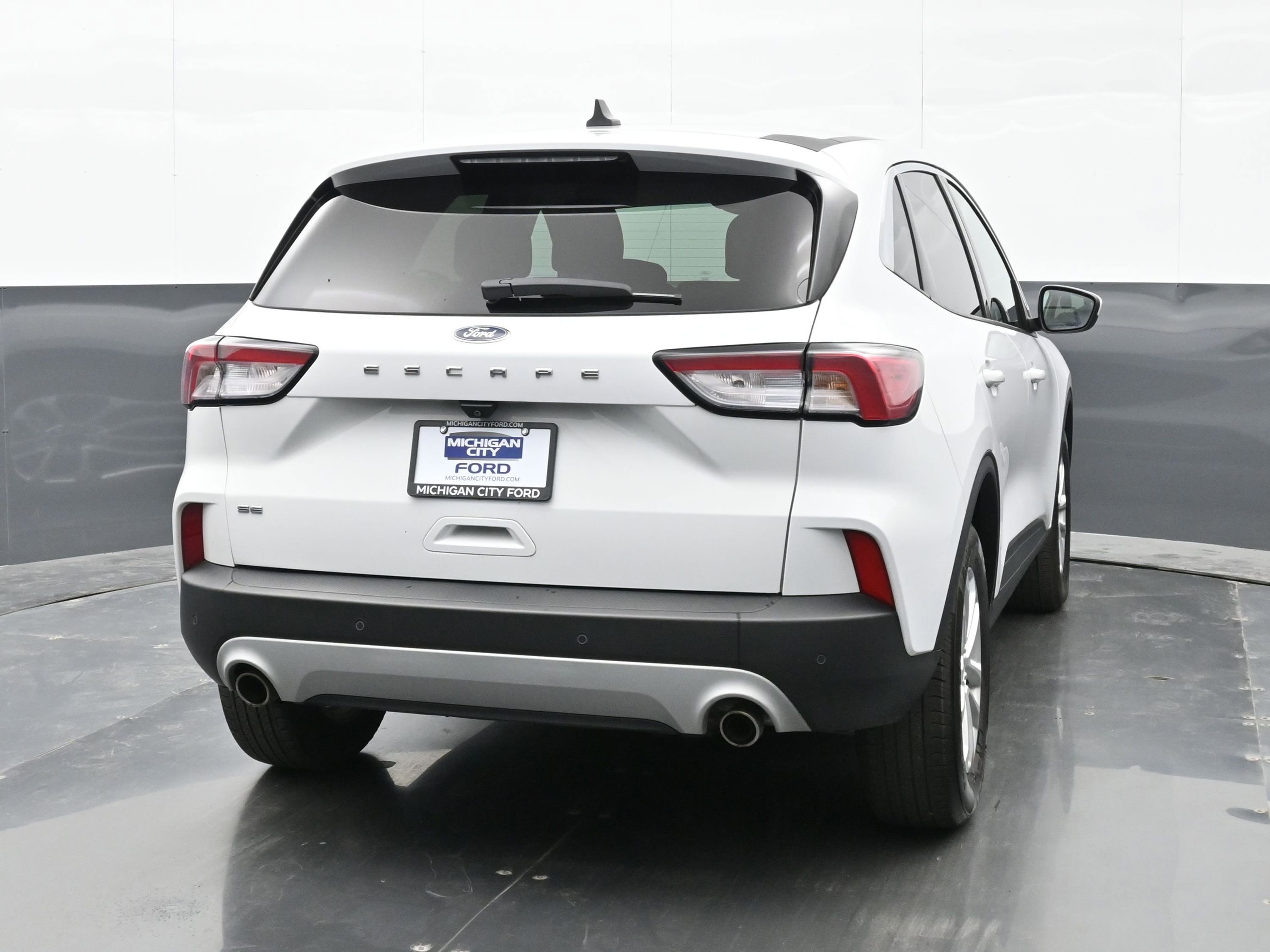 Used 2021 Ford Escape SE FWD image 3