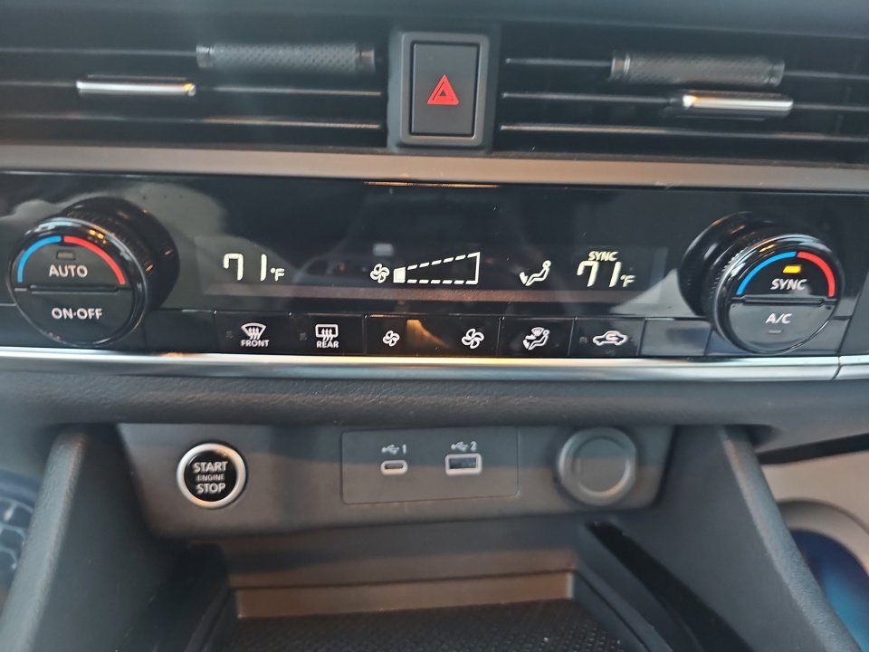 Used 2023 Nissan Rogue SV image 22