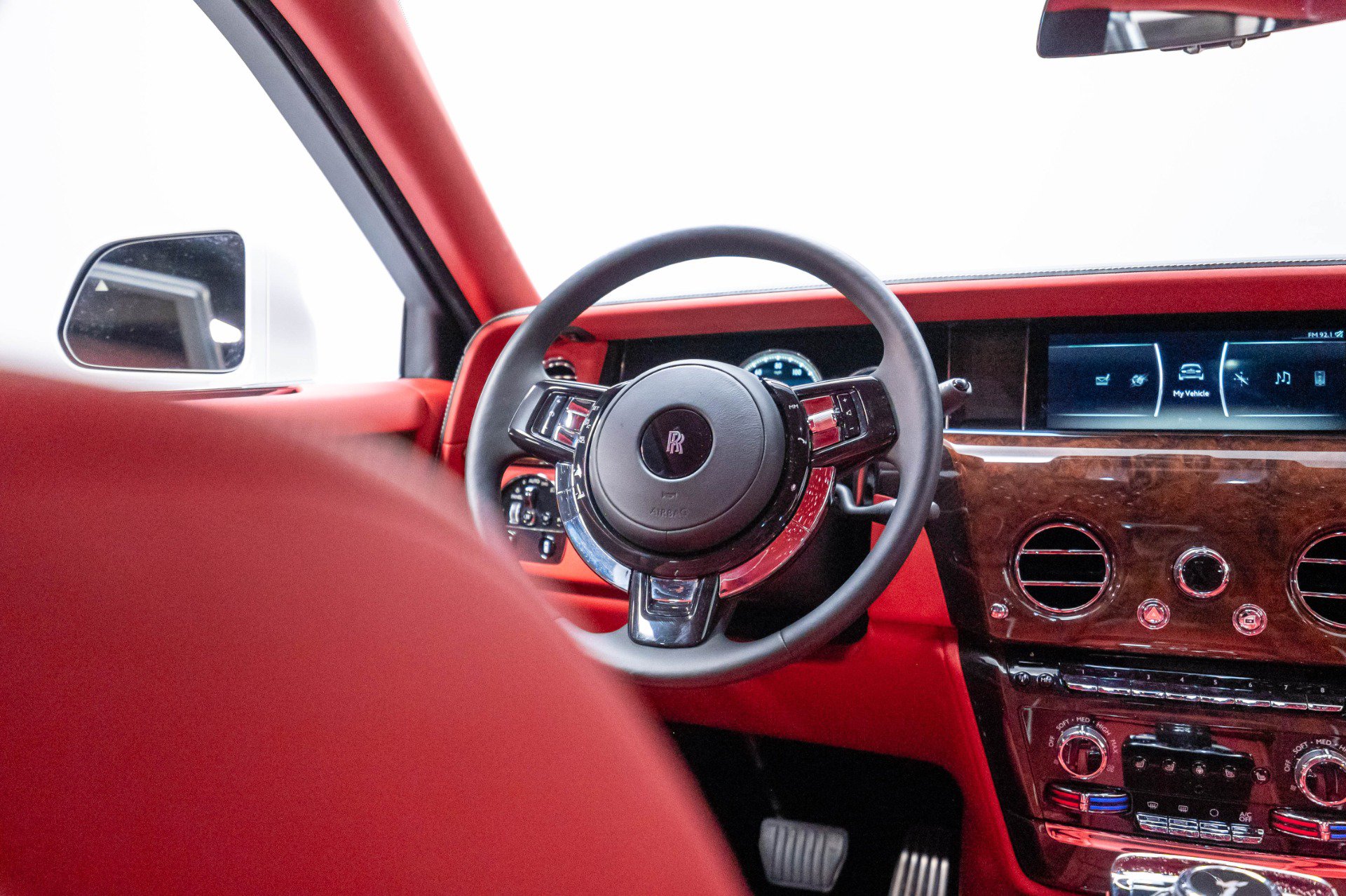 Used 2019 Rolls-Royce Phantom Sedan RWD image 36