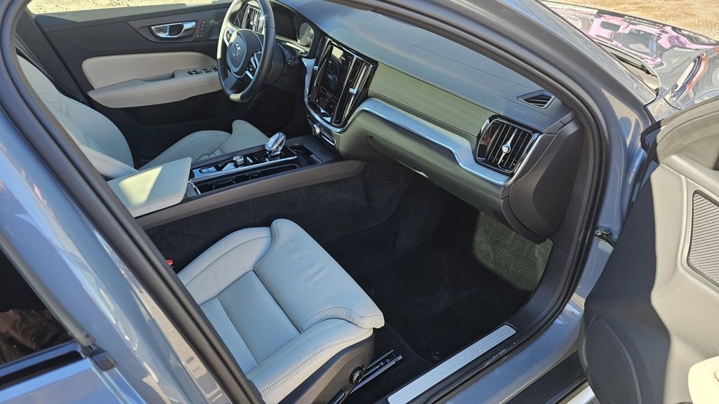 Certified 2024 Volvo V60 B5 Cross Country Ultimate image 12