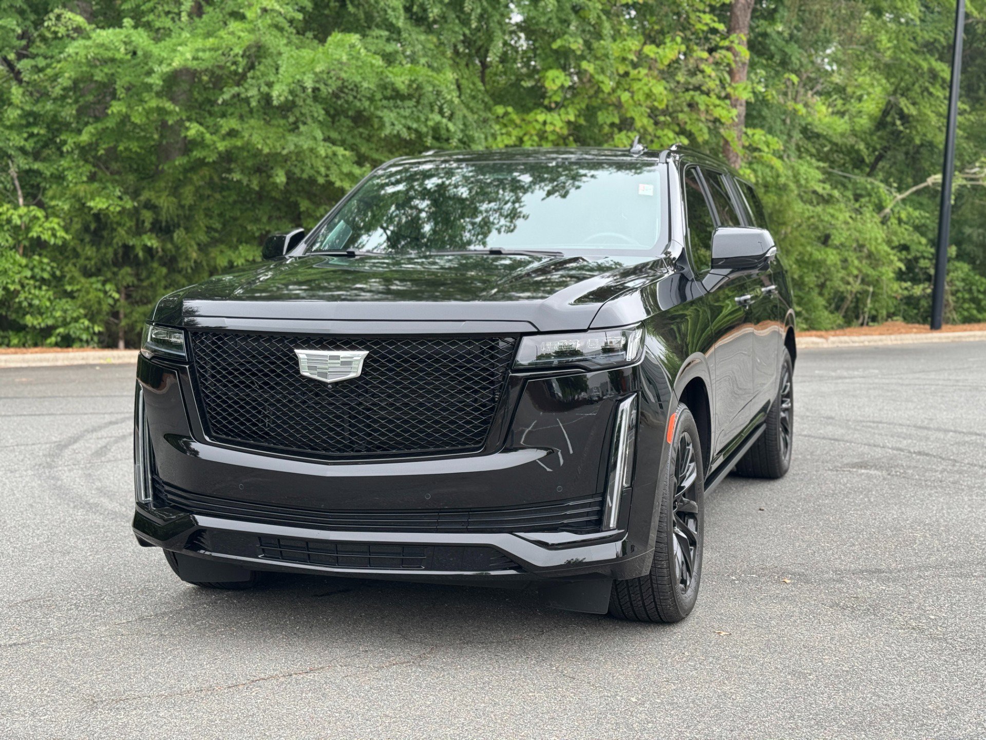 Used 2024 Cadillac Escalade ESV Sport Platinum w/ LPO, ONYX Package image 3