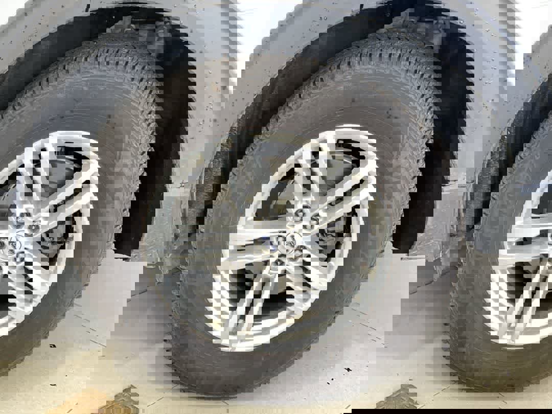 Used 2020 Ford Explorer XLT w/ Equipment Group 202A AWD/4WD image 13