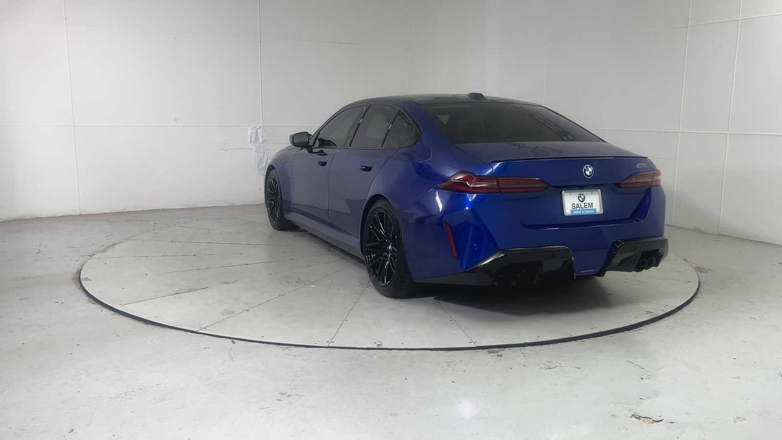 Used 2026 BMW M5 w/ Executive Package image 3