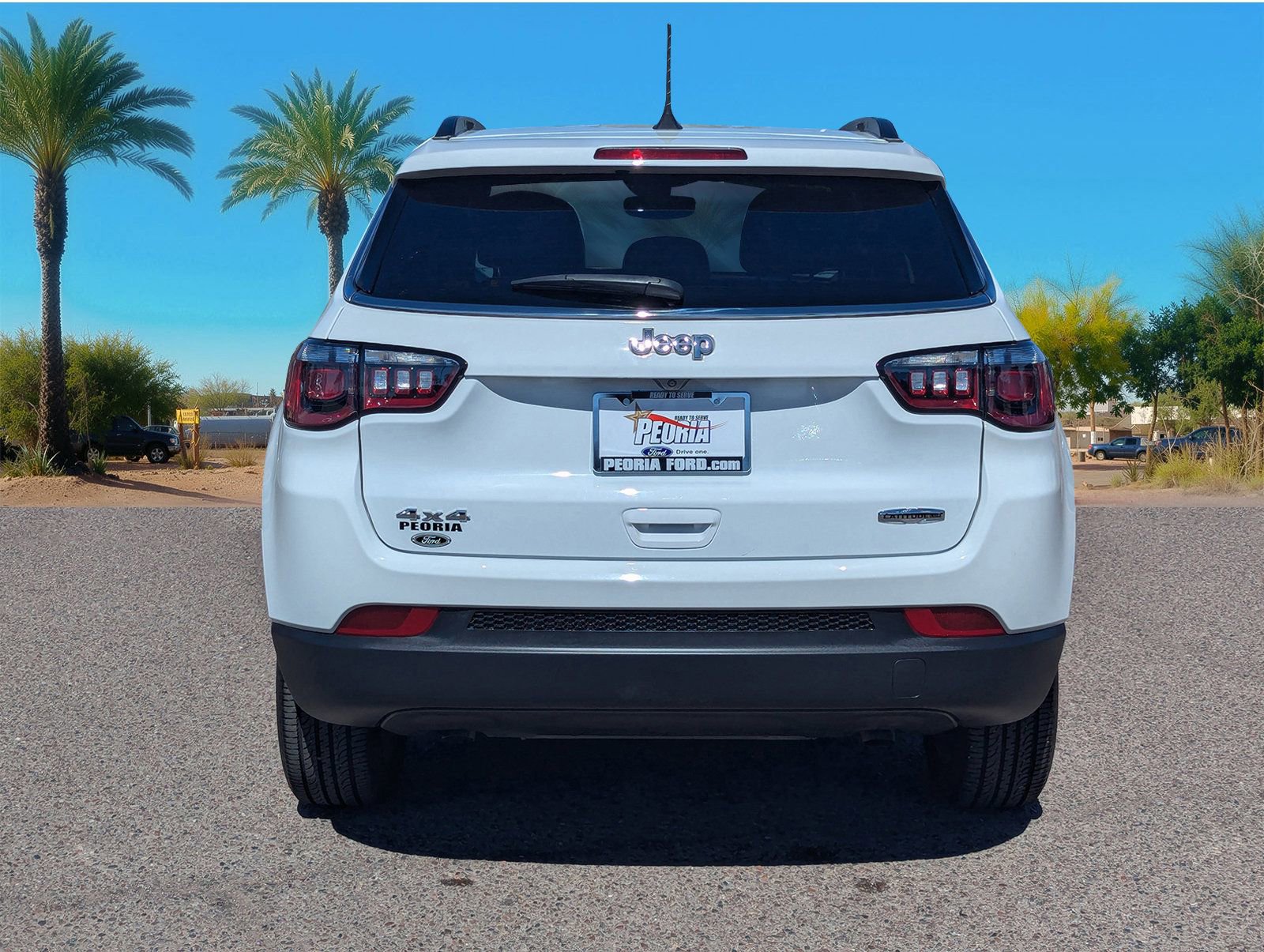 Used 2024 Jeep Compass Latitude image 4